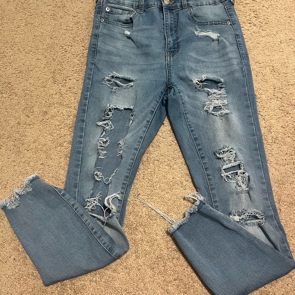 Aeropostale High Rise Ripped Jeans. Womens 10